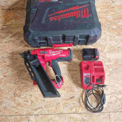 Karkasu montāžas naglu pistole Milwaukee M18 FFN